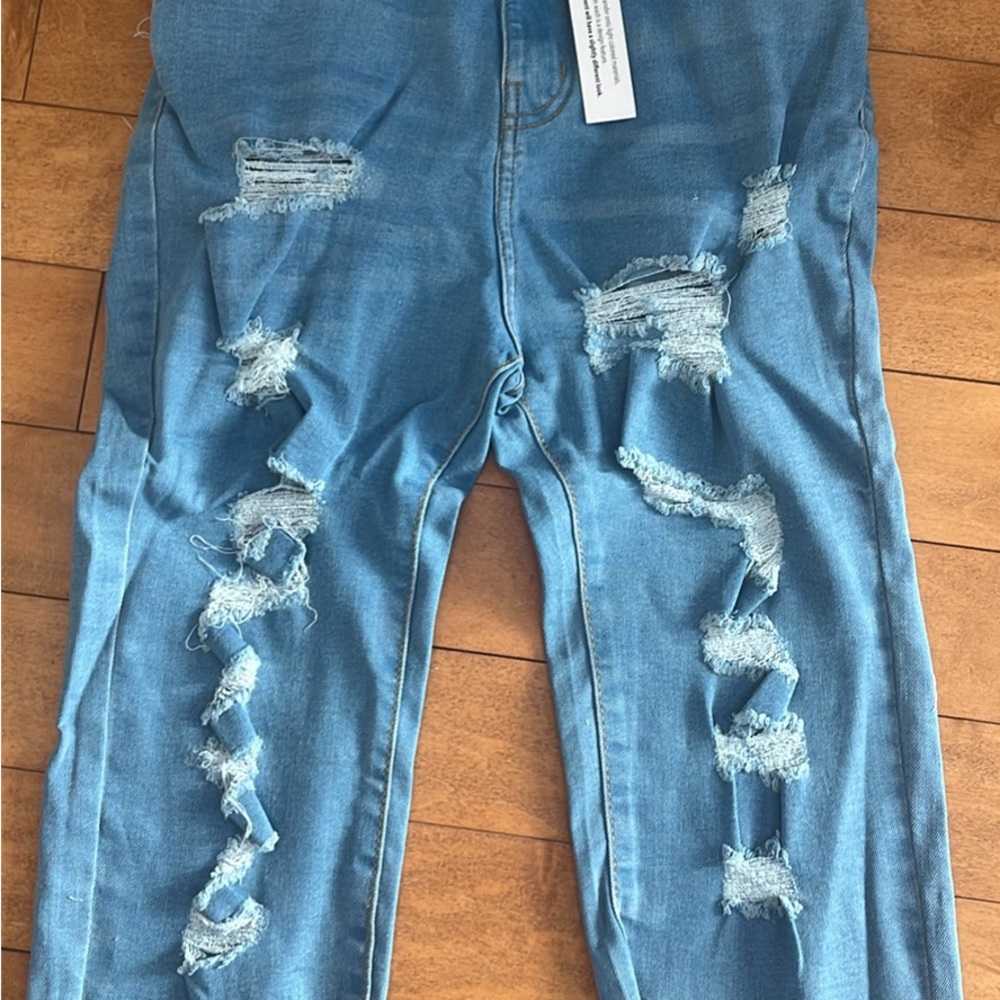 Brand New Highway Jeans Distressed, Frayed Woman’s Capri (Blue Denim, Sz 7, NWT)